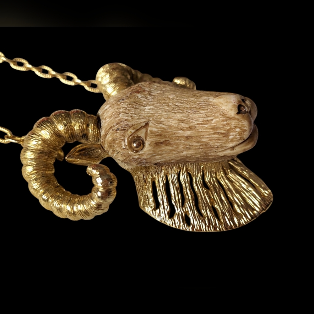 HUGE RAZZA VINTAGE 3D RAMS HEAD ARIES RUNWAY STATEMENT NECKLACE 70s